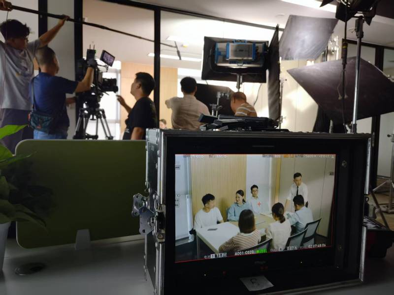 青田县TVC拍摄公司：科技产品视觉化大师，诠释未来感与功能美学